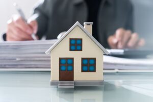 Memahami Perbedaan Antara PBB dan BPHTB dalam Lelang Properti